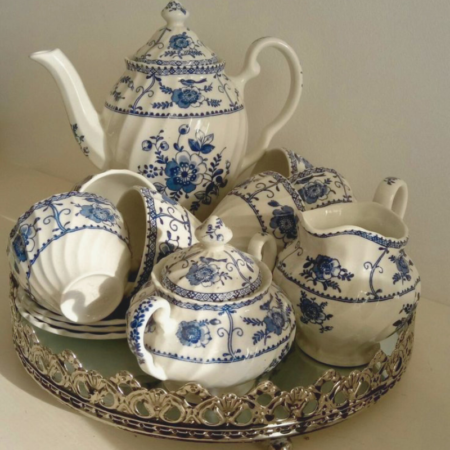 Mesa y Porcelana